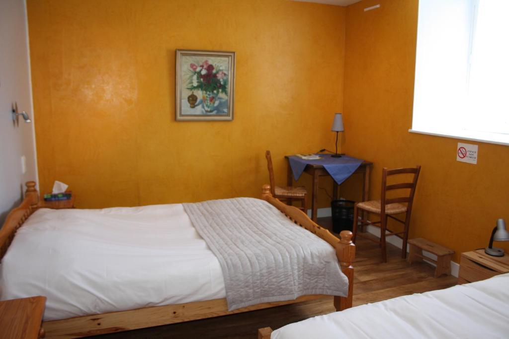 Auberge De Saint Julien Aux Bois Rum bild