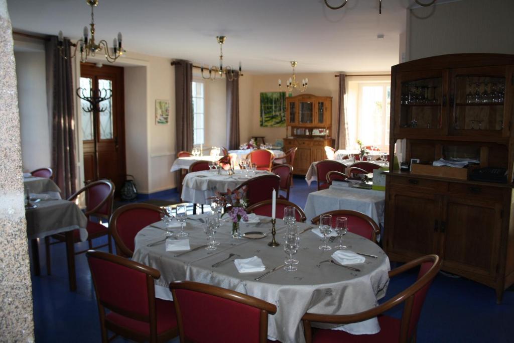 Auberge De Saint Julien Aux Bois Exteriör bild