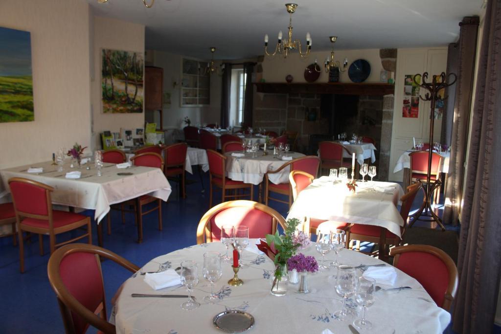 Auberge De Saint Julien Aux Bois Exteriör bild
