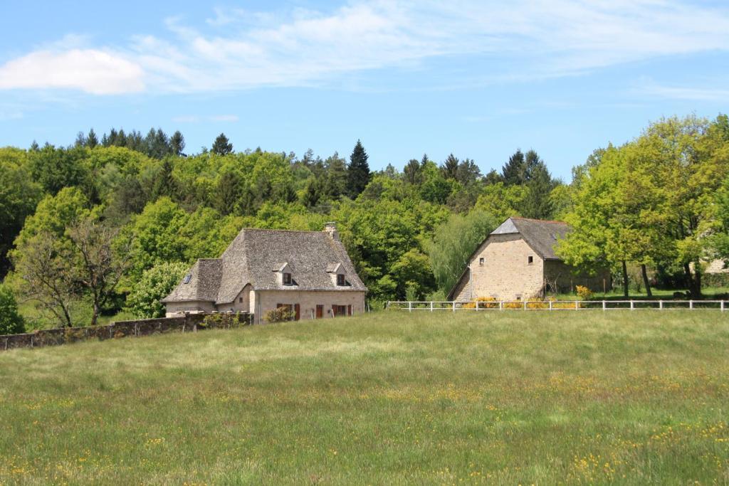 Auberge De Saint Julien Aux Bois Exteriör bild